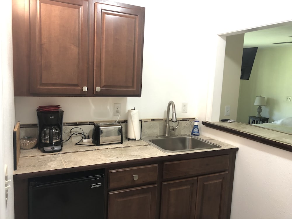 #04 Studio Family Bungalow, 1 Bedroom, Private Bathroom, Garden View, Kitchenette photo 3