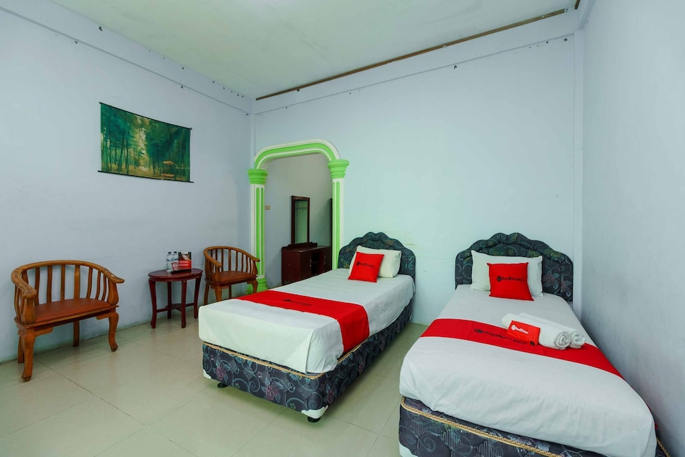 Twin Room (Reddoorz)