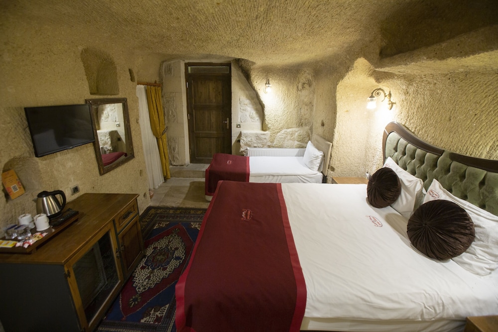 Sultan Cave Suit Room photo 2