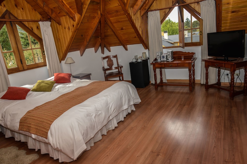 Superior Room, 1 Queen Bed photo 1