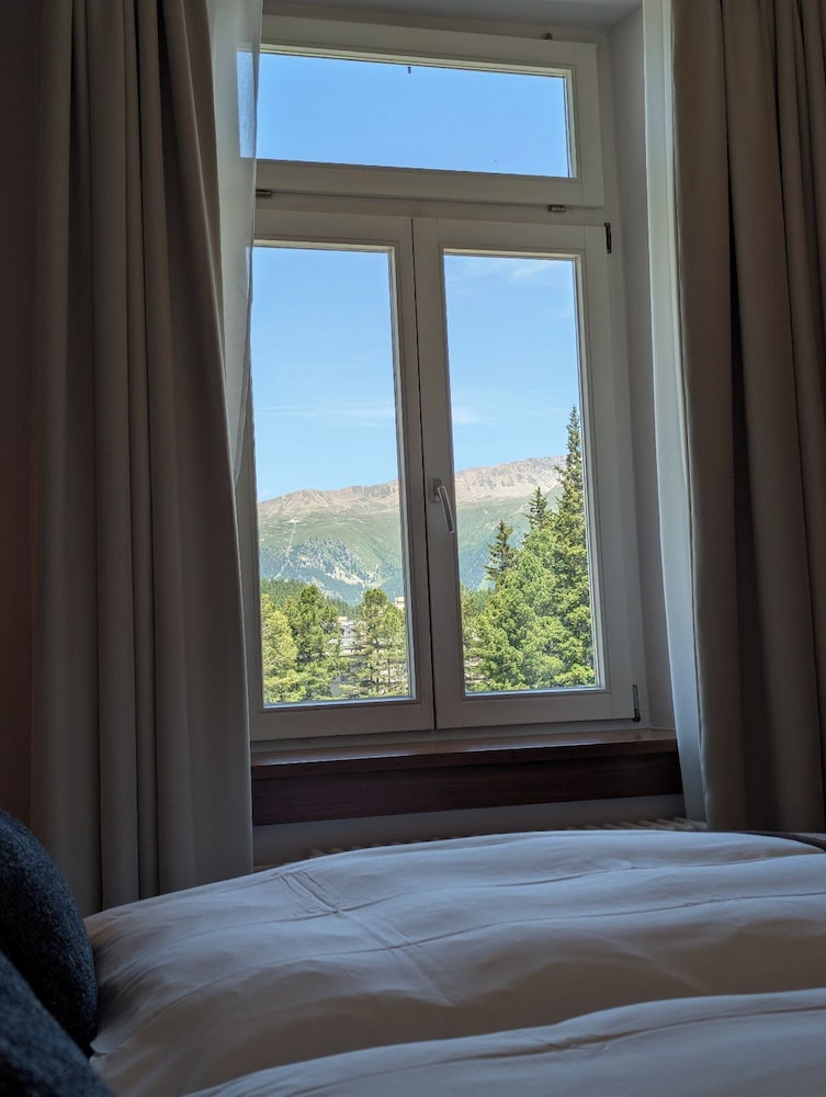 Suite, 1 King Bed thumbnail 5