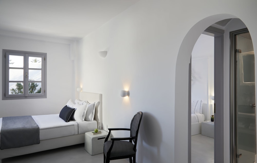 Royal Kalisti Two Bedroom Suite with Private Jacuzzi and Sea View | Top Floor - Photo 17