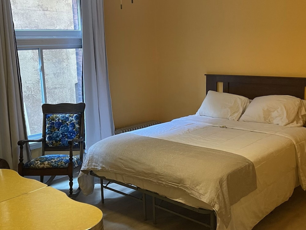 Superior Studio Suite, Full Bath with Shower