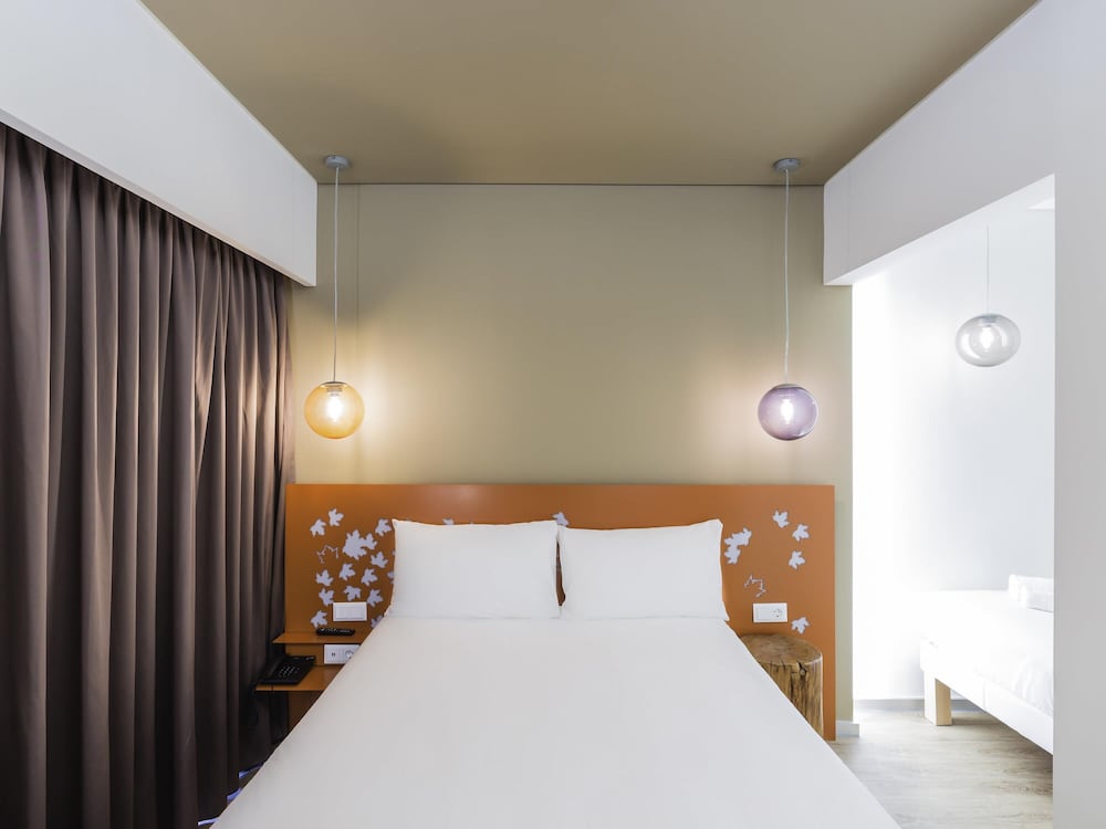 Superior Room, Multiple Beds - Photo 3