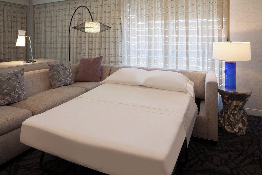 Suite, 1 Bedroom (SW-M) - Photo 6