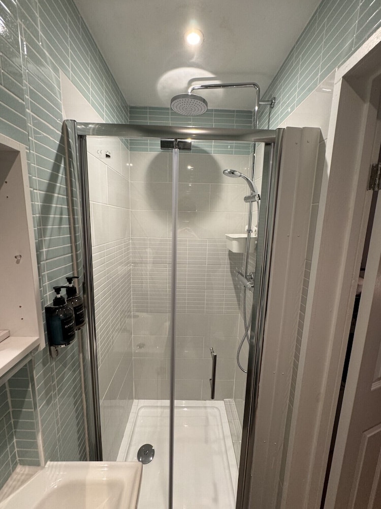 Economy Suite, Private Bathroom photo 2