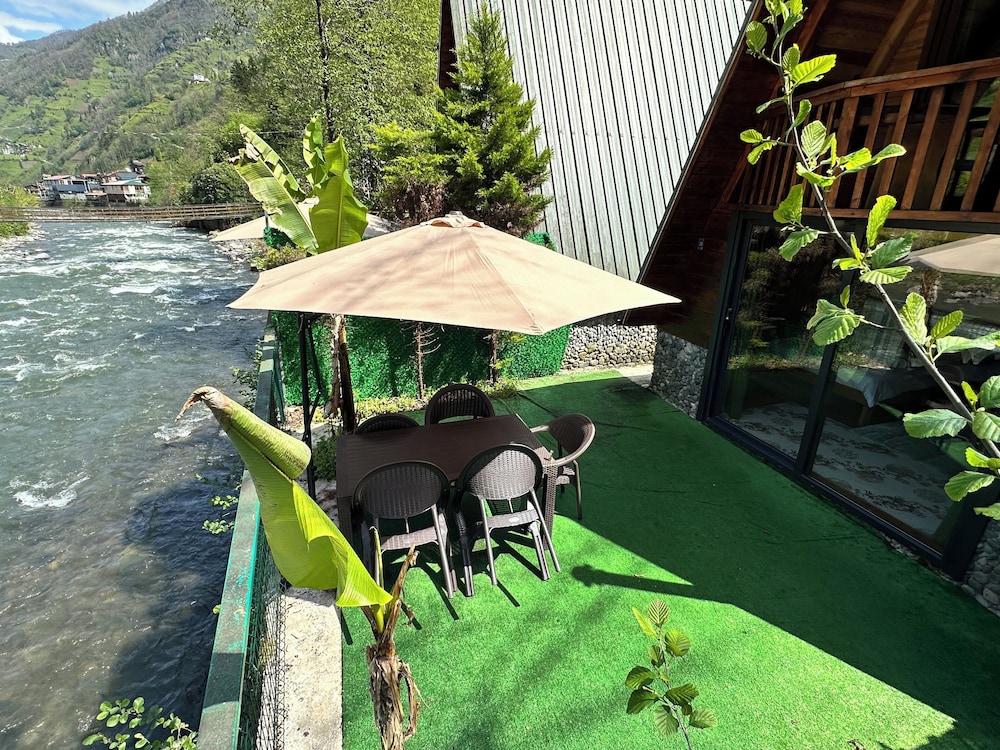 Classic Bungalow, Balcony, River View photo 3