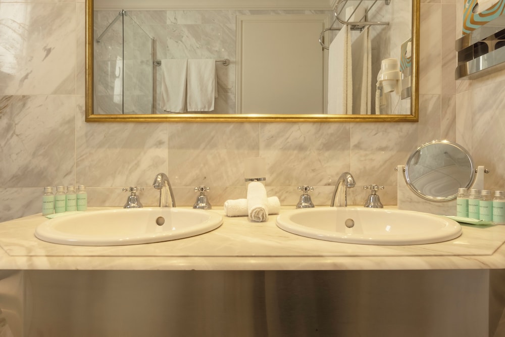 Standard Twin Room, Sea View - Photo 10