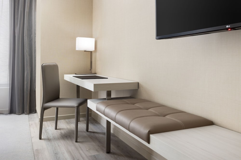 Room, 2 Queen Beds (Mobility Accessible, Tub) - Photo 2