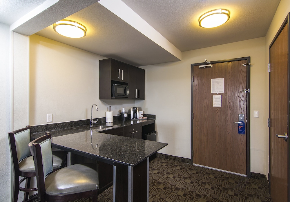 Suite, 2 Queen Beds, Accessible (Communications, Roll-In Shower) - Photo 5