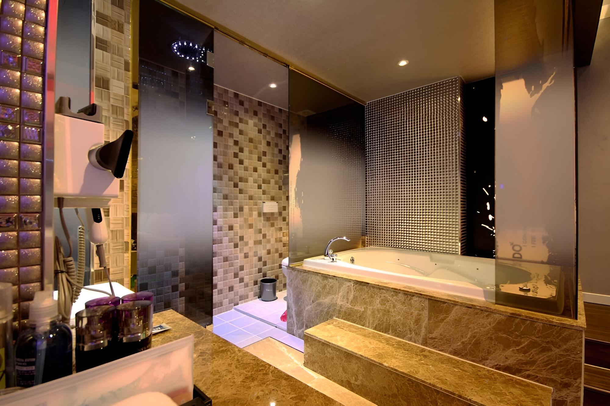 Room (Gold) photo 3