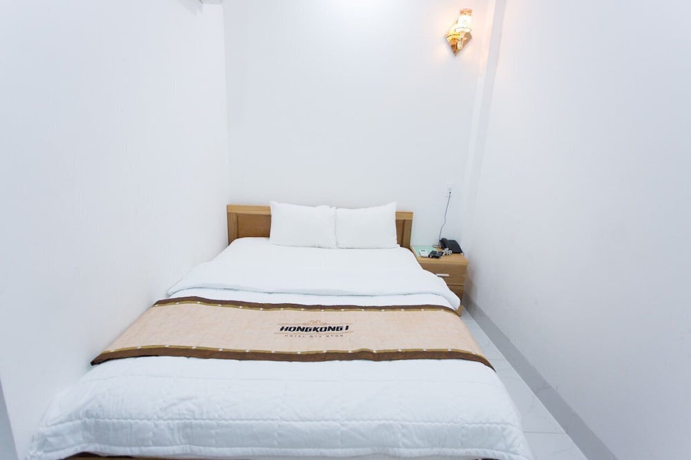 Standard Single Room, 1 Queen Bed, No Windows