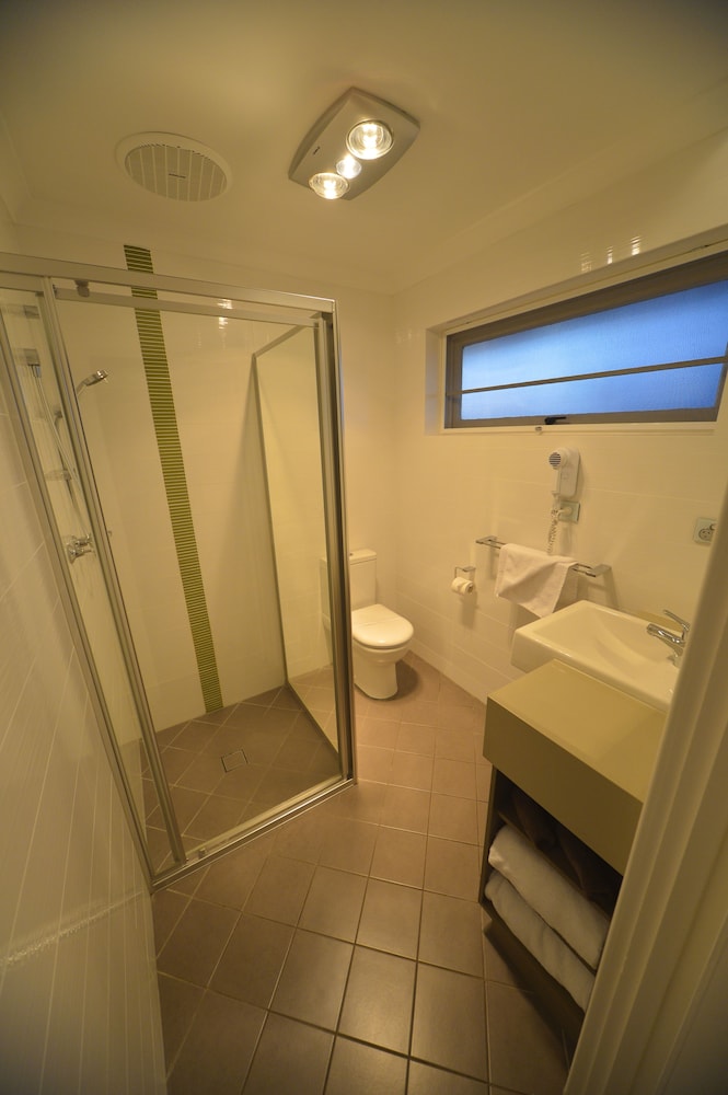 Twin Room thumbnail 5