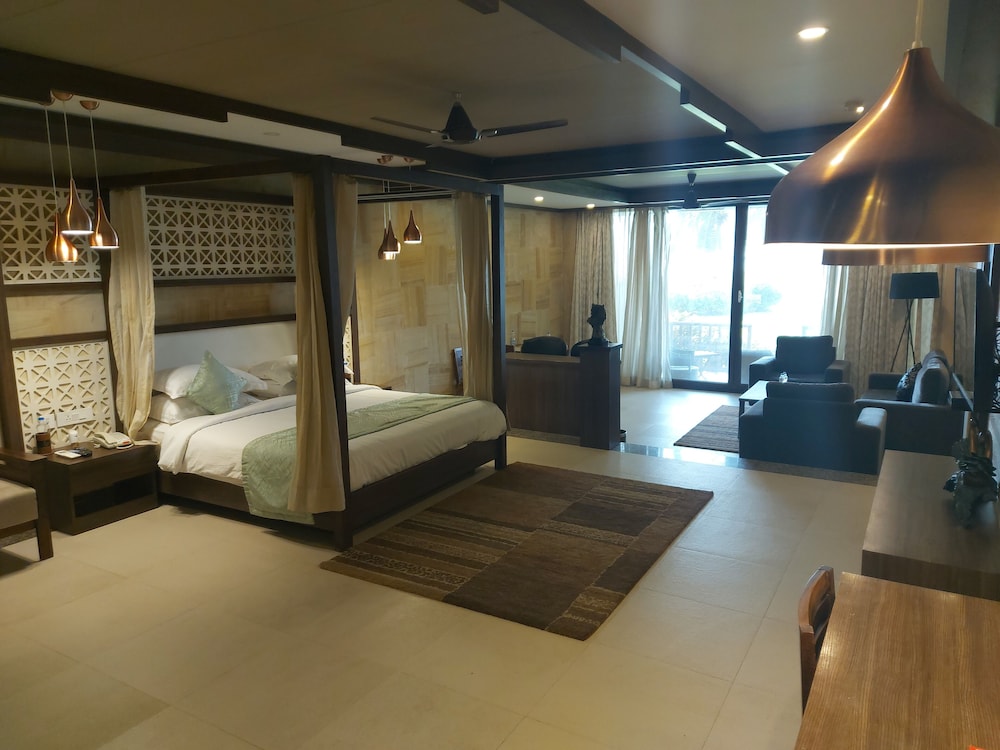 Suite, 1 Queen Bed (Sea Suite)