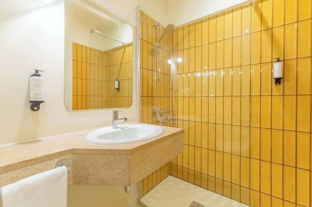 Standard Double or Twin Room - Photo 4