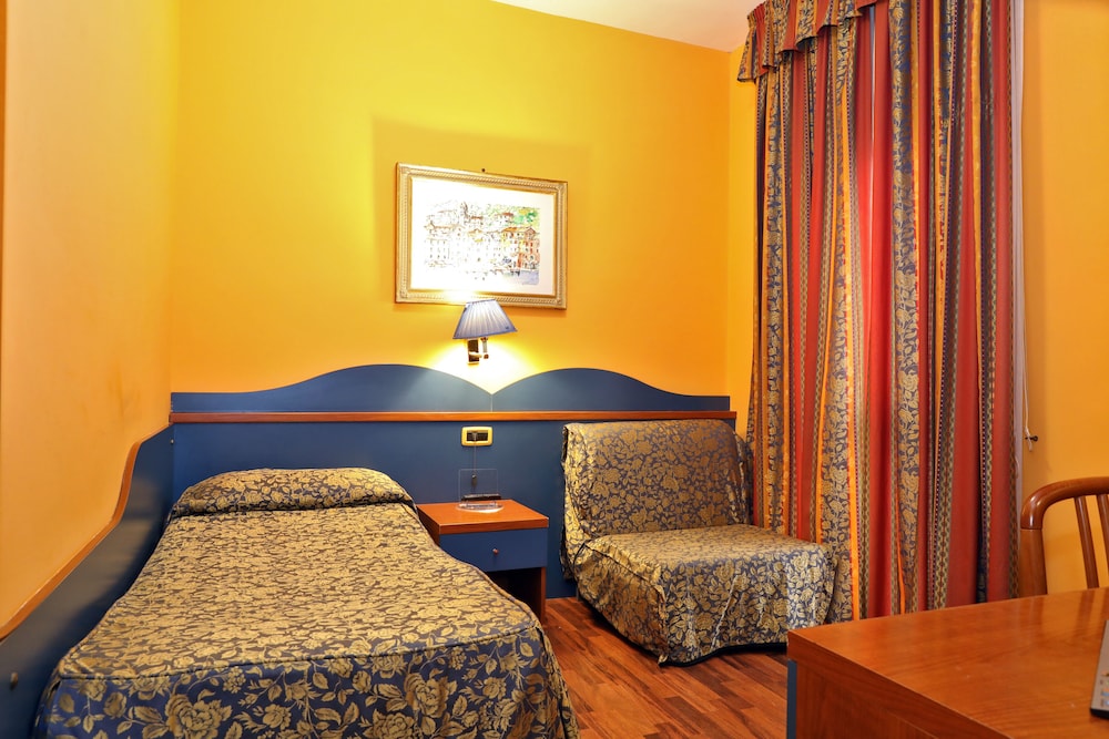 Single Room photo 2