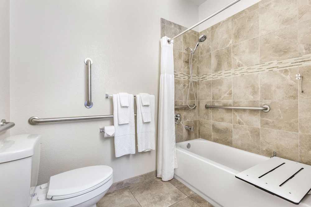 1 BEDROOM 1 KING SUITE ACCESSIBLE TUB - Photo 6