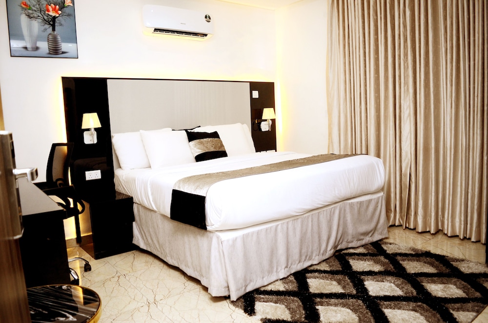 Deluxe Room - Photo 23