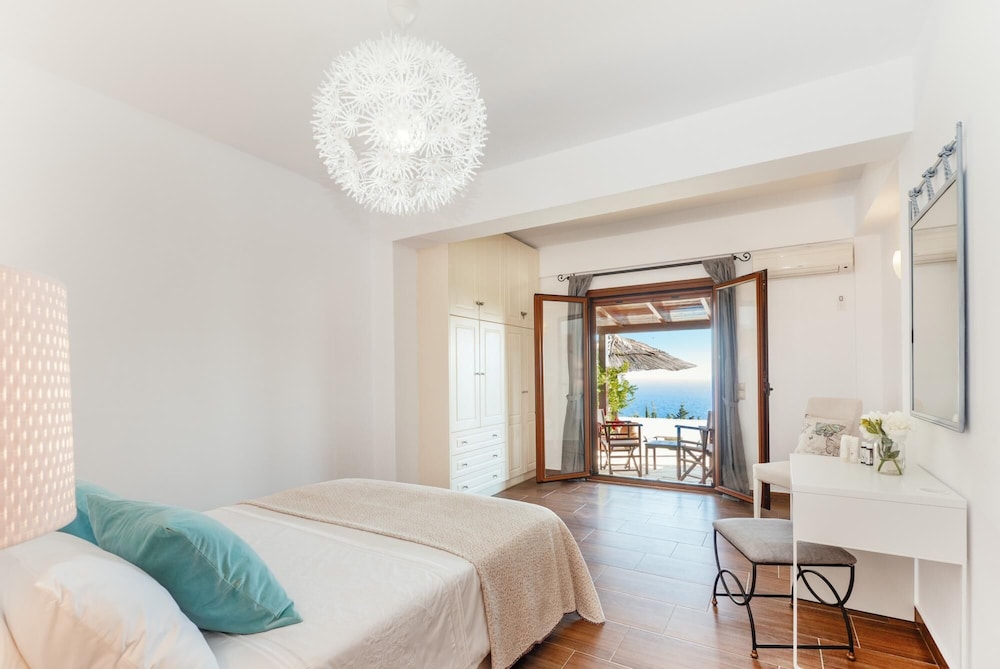 Villa photo 1