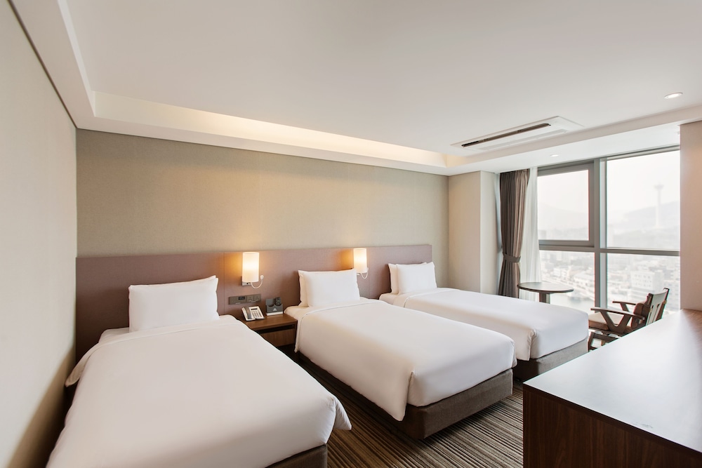 Standard Triple Room, 3 Twin Beds, Bathtub