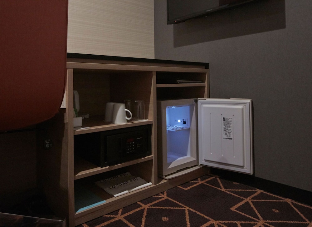 26th-32th Semi-Double Room, Non-Smoking (High Floor) - Photo 2