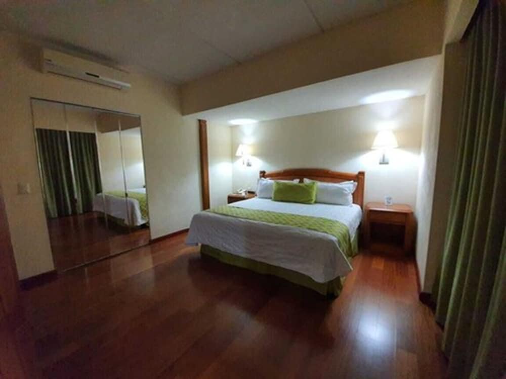 Double Room, 1 King Bed - Photo 3