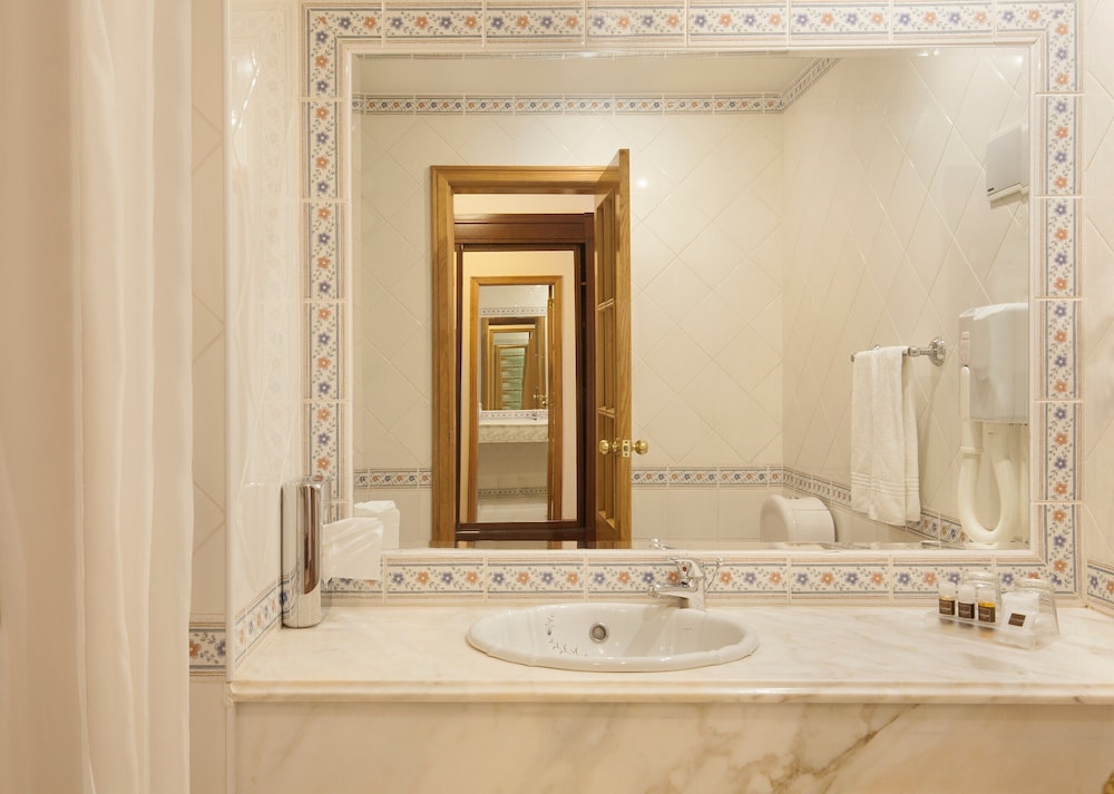 Superior Twin Room - Photo 5