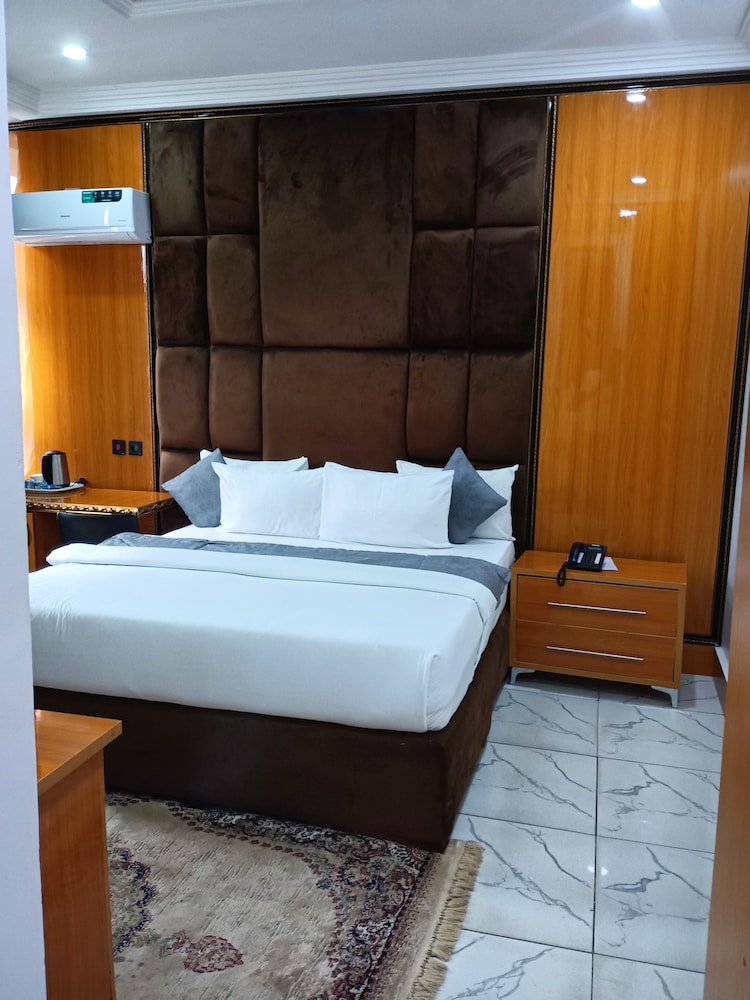 Deluxe Room, Courtyard View photo 1