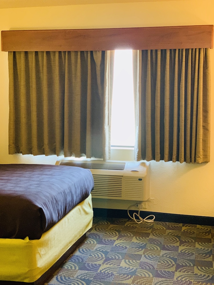 Room, 2 Queen Beds, Non Smoking photo 2