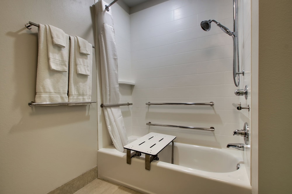 Suite, 2 Queen Beds, Accessible (Communications, Mobility, Access Tub) photo 3