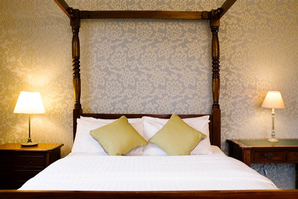 Suite, Ensuite photo 1