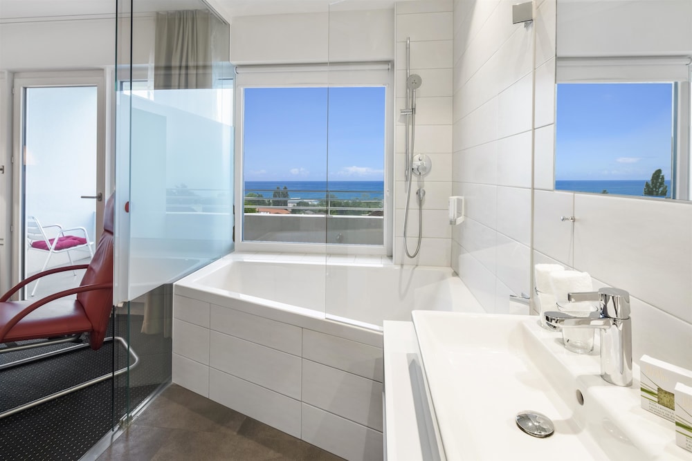 Junior Suite, 1 Double Bed, Balcony, Lake View - Photo 12