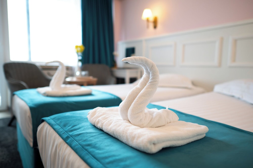 SUPERIOR TWIN DOUBLE ROOM SIDE SEA VIEW photo 1
