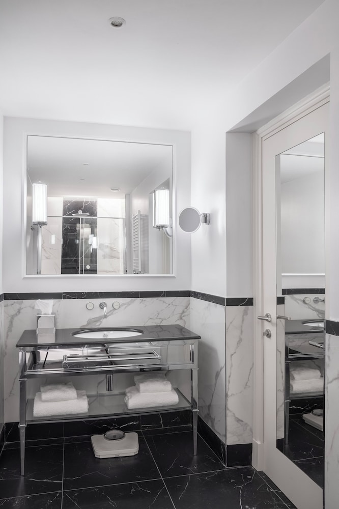 Superior Double or Twin Room photo 3