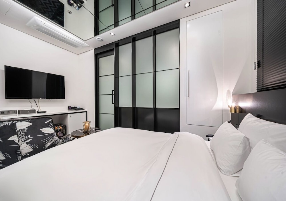 Deluxe Double Room (Netflix/ Youtube Available on TV) - Photo 28
