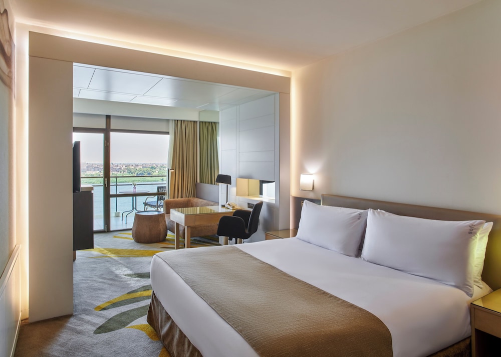 Standard Room, 1 King Bed, Smoking (Nile View)