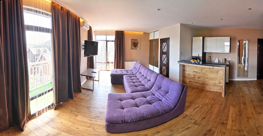Honeymoon Suite, 1 Bedroom, Mountain View photo 1