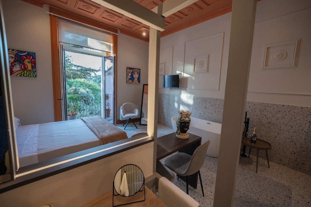 Room, Balcony, Mountain View photo 2