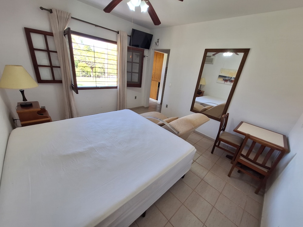 Superior Twin Room, 1 King Bed photo 3