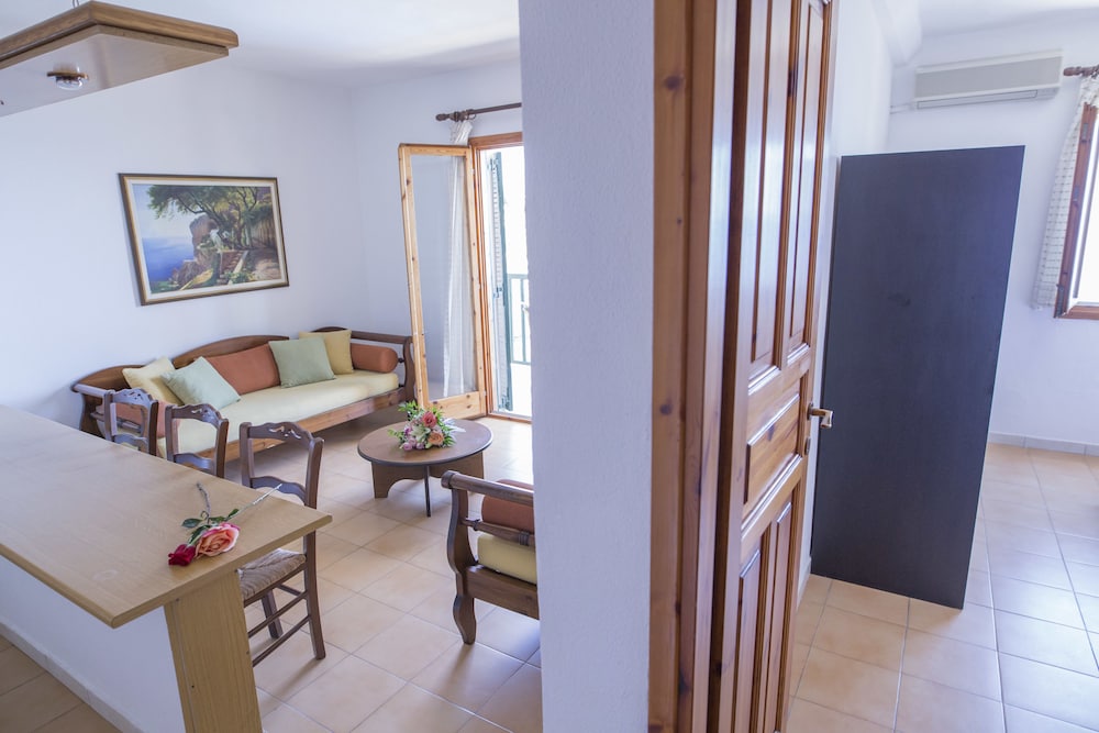 Economy Apartment, 1 Bedroom, Garden View photo 2