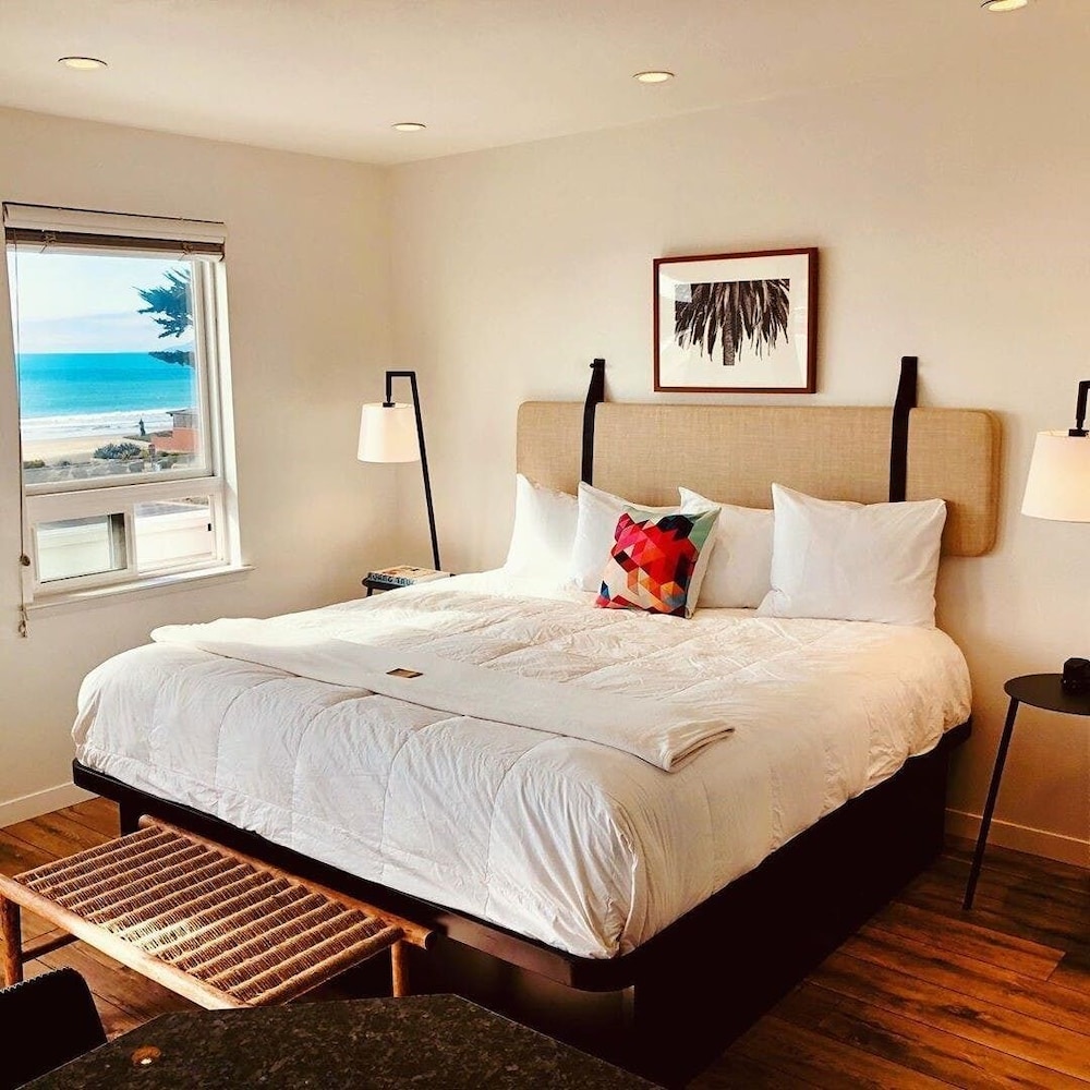 California Suite (Non-Pet-Friendly)