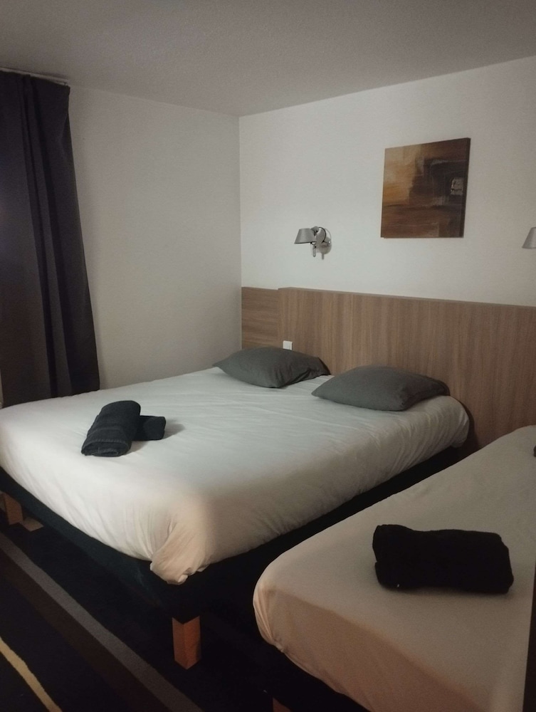 Standard Room, Multiple Beds photo 1