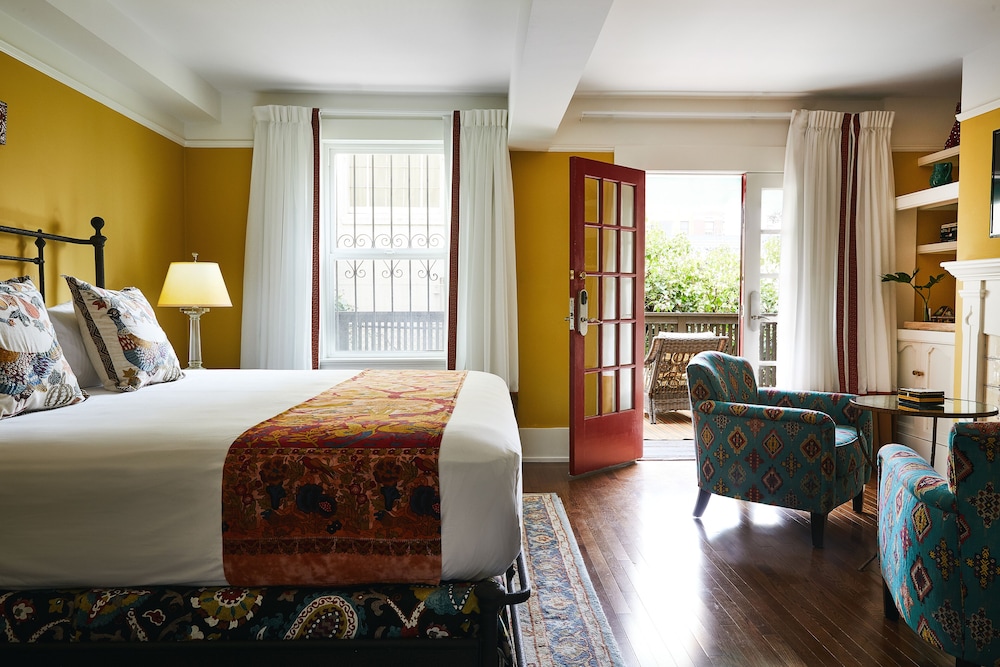 Deluxe Studio Suite - Photo 1