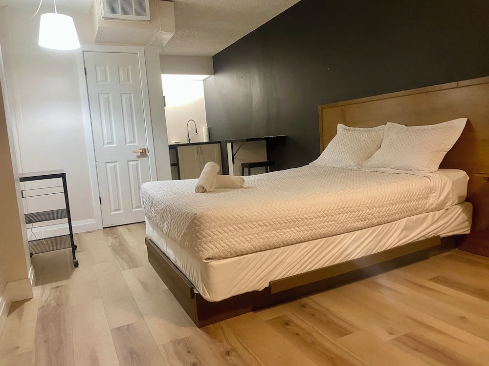 Room, 1 Queen Bed photo 1
