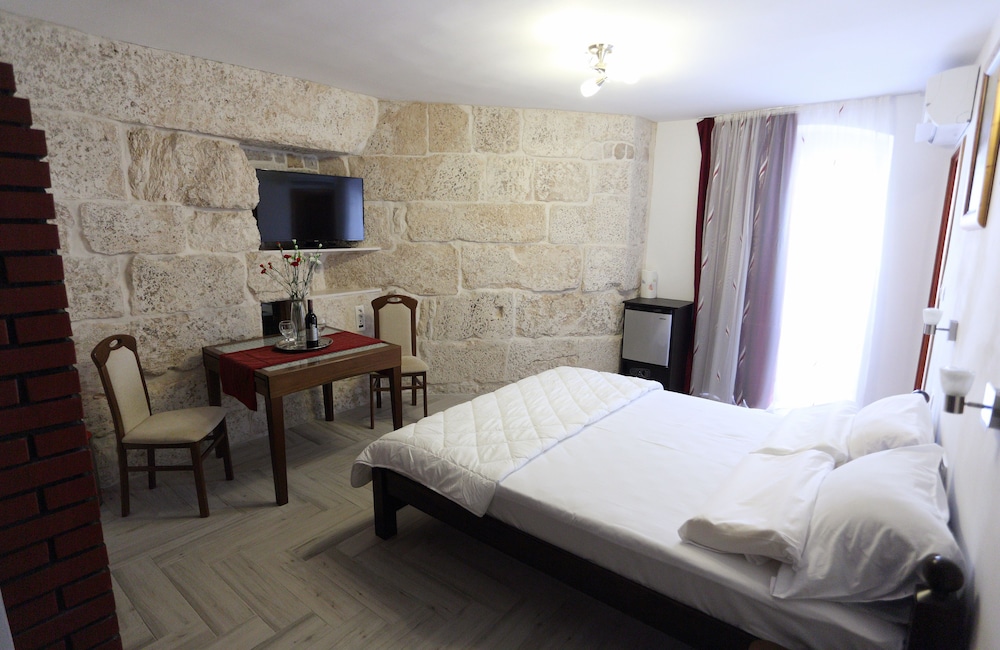Deluxe Room, 1 King Bed, City View