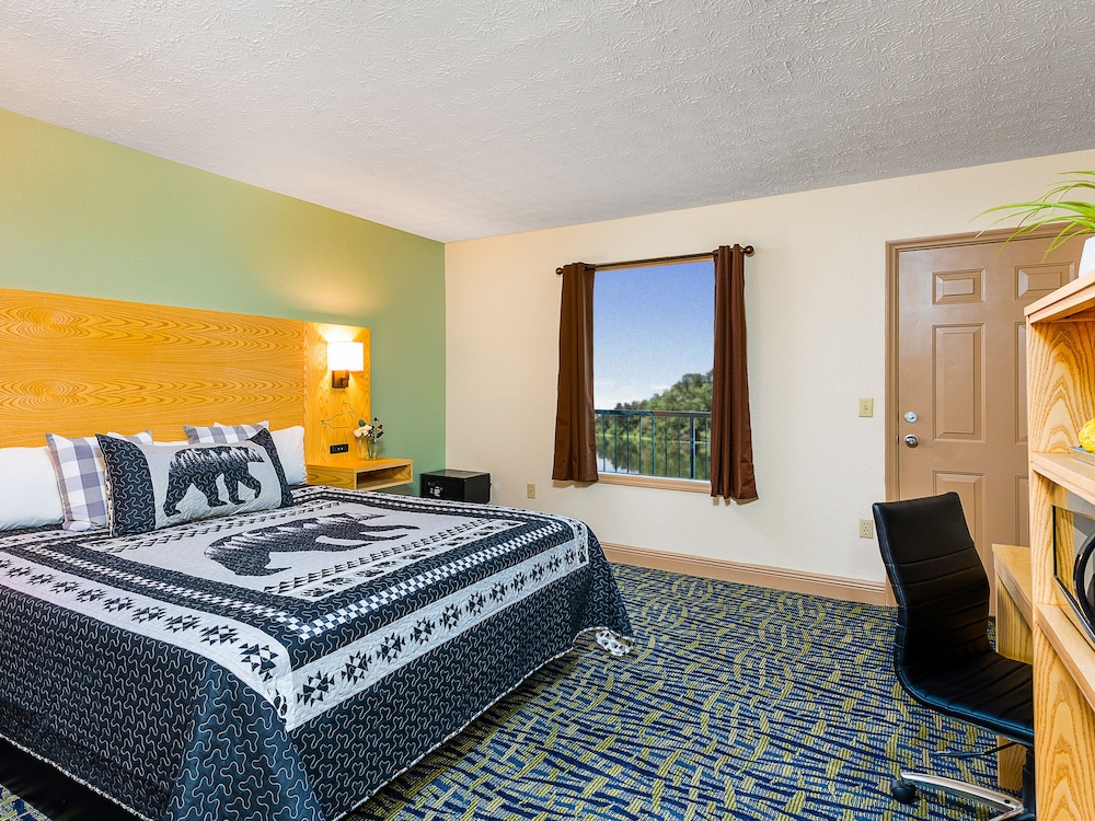 Deluxe Room, River View - Photo 3