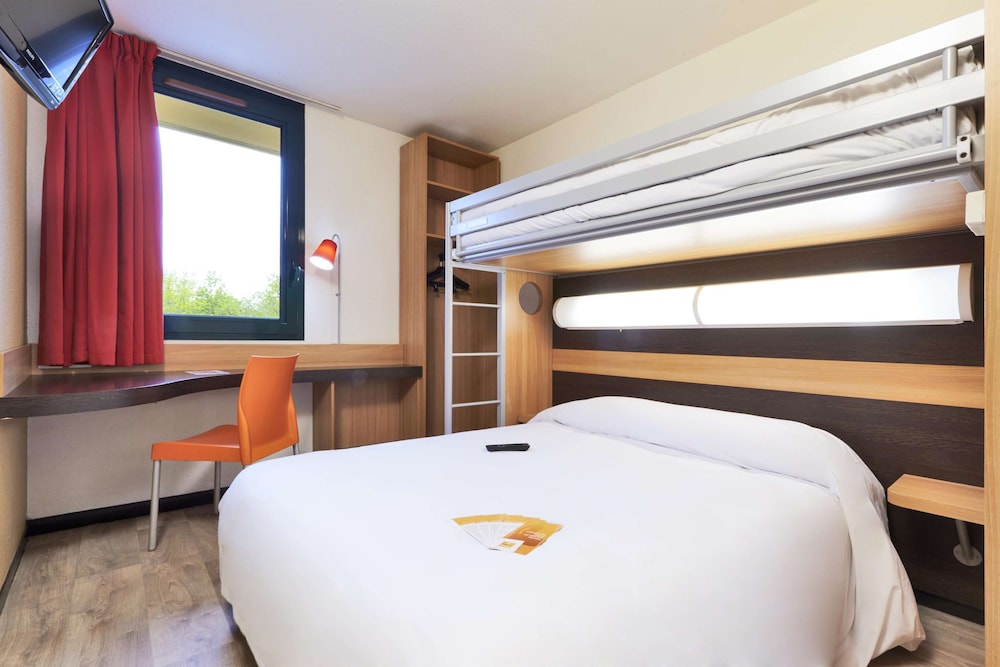 Standard Room, Multiple Beds (1 Double and 1 Single bed) - Photo 7