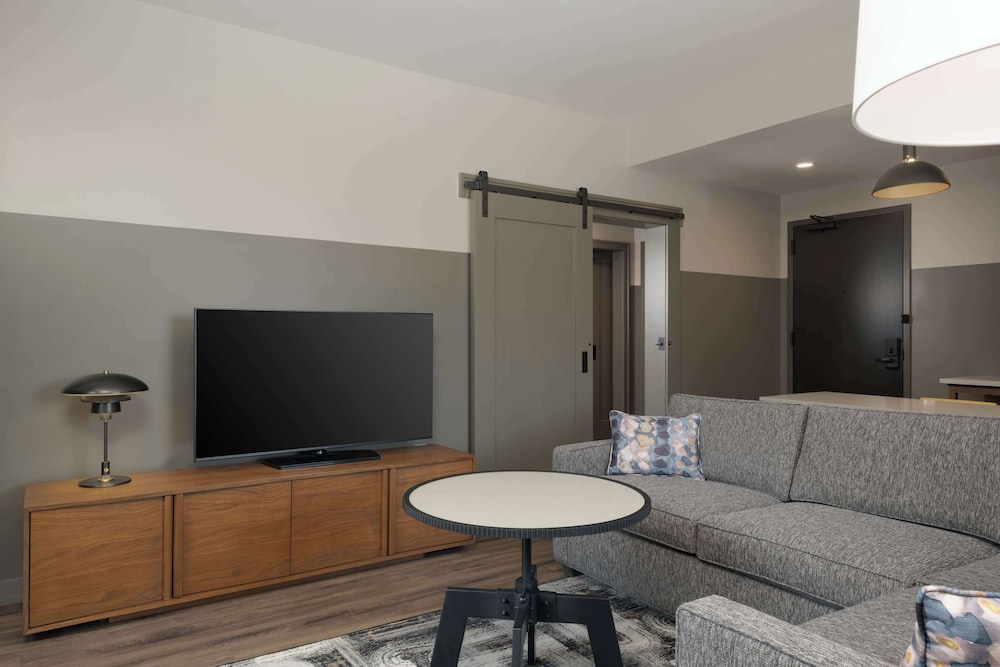Room, 1 Bedroom, Accessible, Kitchenette (Hearing) - Photo 8