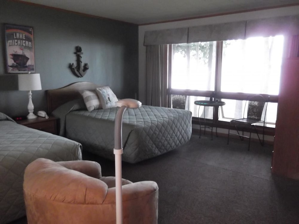 Standard Room, 2 Queen Beds, Lake View photo 1