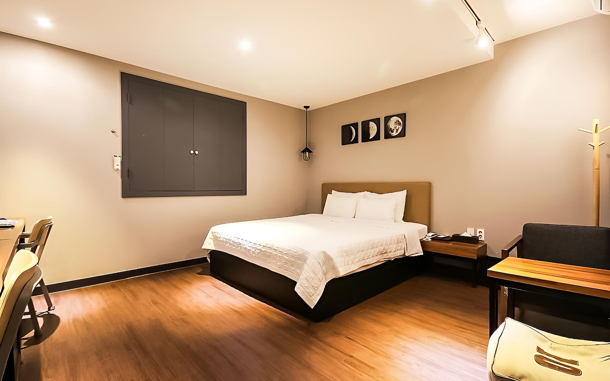 Room (Standard (single PC + Netflix free)) - Photo 24